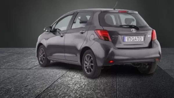 Toyota Yaris 2015 - 7950 EUR, 332062 km - AUTO.MOTO.pt - 332062km - foto 3 de 10