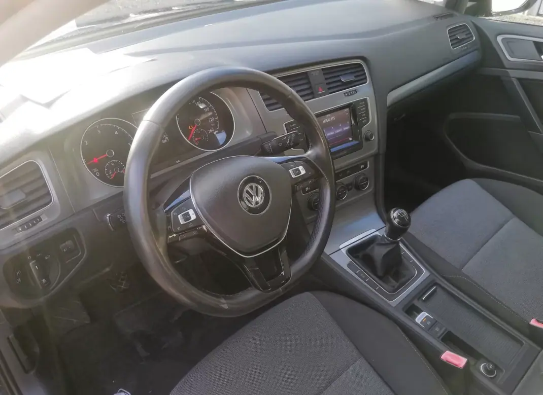 Volkswagen Golf 2013 - 11000 EUR, 240000 km - AUTO.MOTO.pt - 240000km - foto 12 de 21