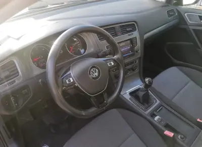 Volkswagen Golf 2013 - 11000 EUR, 240000 km - AUTO.MOTO.pt - 240000km - foto 12 de 21