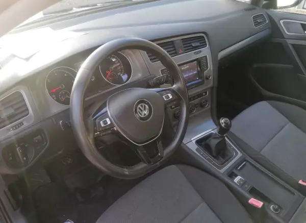 Volkswagen Golf 2013 - 11000 EUR, 240000 km - AUTO.MOTO.pt - 240000km - foto 12 de 21