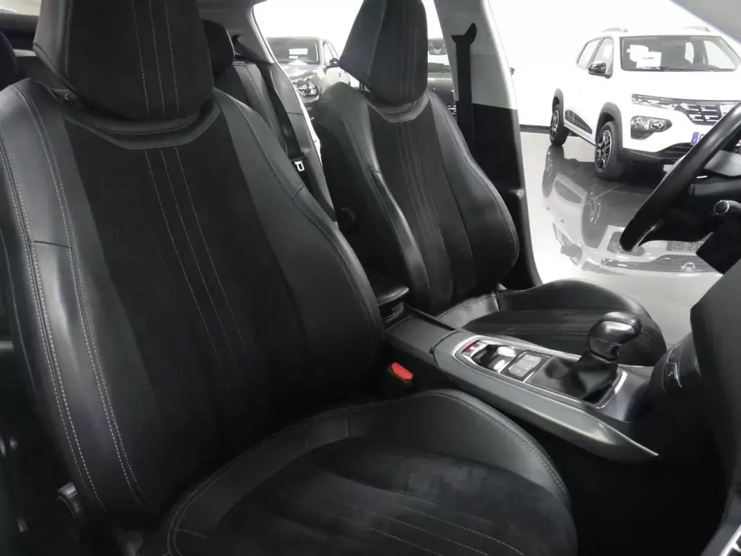 Peugeot 308 2016 - 10500 EUR, 136000 km - AUTO.MOTO.pt - 136000km - foto 21 de 26