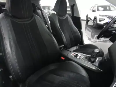 Peugeot 308 2016 - 10500 EUR, 136000 km - AUTO.MOTO.pt - 136000km - foto 21 de 26