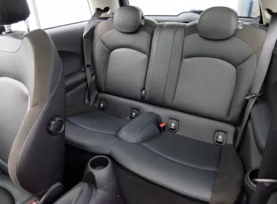 MINI Cooper 2016 - 15750 EUR, 148000 km - AUTO.MOTO.pt - 148000km - foto 10 de 20