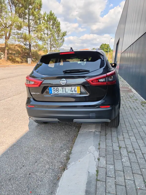 Nissan Qashqai 2017 - 15900 EUR, 175000 km - AUTO.MOTO.pt - 175000km - foto 5 de 6
