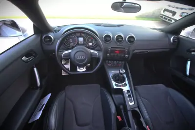 Audi TT Roadster 2009 - 12990 EUR, 216600 km - AUTO.MOTO.pt - 216600km - foto 14 de 28
