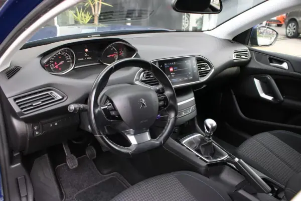 Peugeot 308 SW 2019 - 11990 EUR, 159000 km - AUTO.MOTO.pt - 159000km - foto 3 de 33