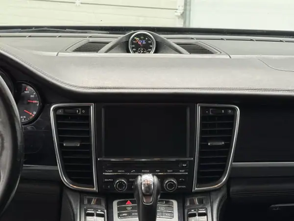 Porsche Panamera 2015 - 33990 EUR, 247000 km - AUTO.MOTO.pt - 247000km - foto 27 de 44