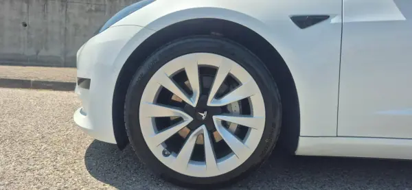 Tesla Model 3 2022 - 30000 EUR, 48000 km - AUTO.MOTO.pt - 48000km - foto 14 de 18
