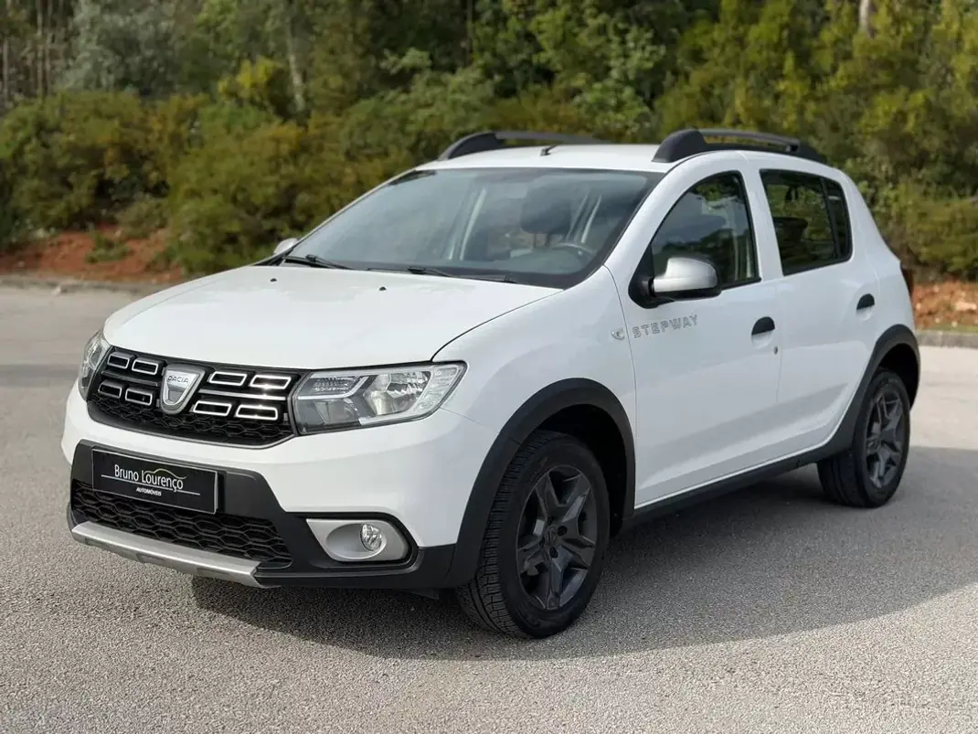 Dacia Sandero 2017 - 9900 EUR, 103200 km - AUTO.MOTO.pt - 103200km - foto 14 de 24