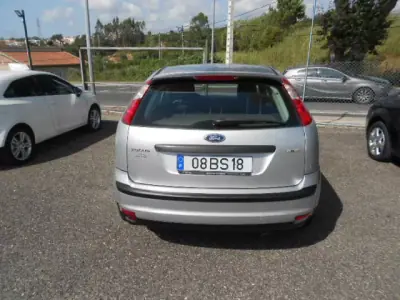 Ford Focus 2006 - 4900 EUR, 212608 km - AUTO.MOTO.pt - 212608km - foto 6 de 12