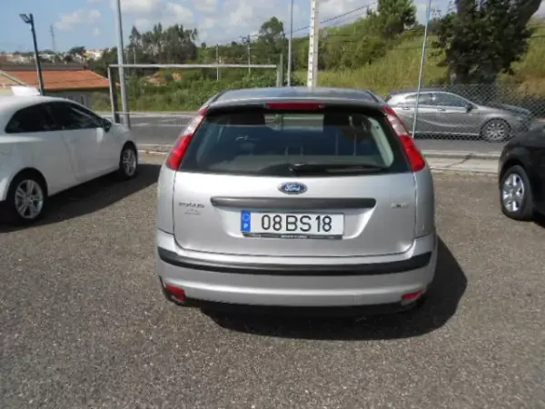 Ford Focus 2006 - 4900 EUR, 212608 km - AUTO.MOTO.pt - 212608km - foto 6 de 12