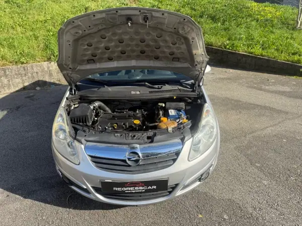 Opel Corsa 2010 - 4900 EUR, 183000 km - AUTO.MOTO.pt - 183000km - foto 22 de 23