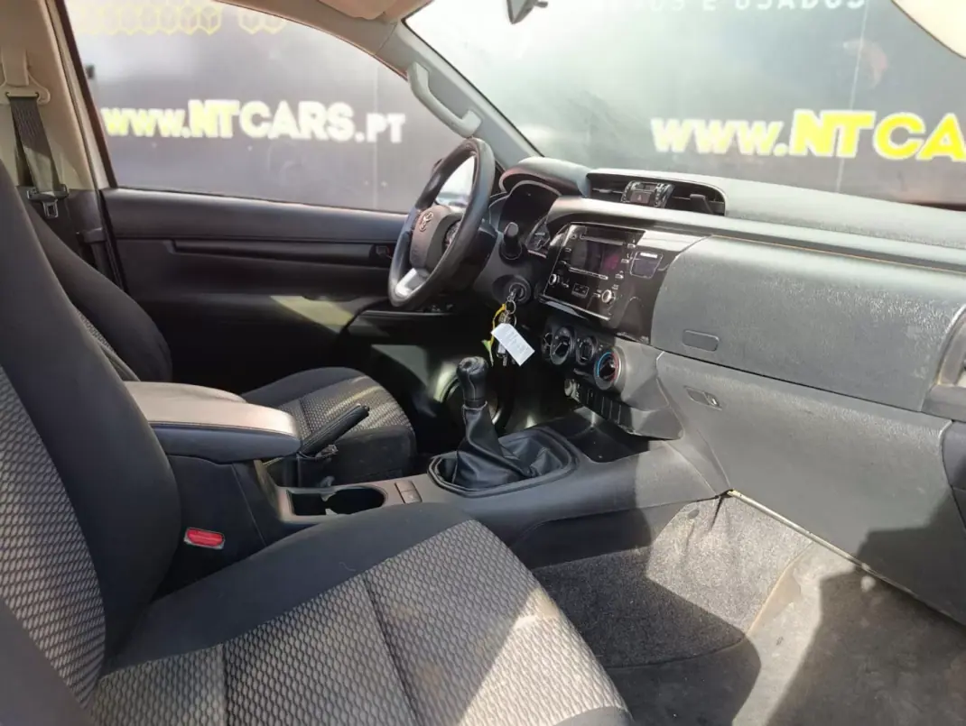 Toyota Hilux 2022 - 26900 EUR, 162378 km - 162378km - foto 13 de 14