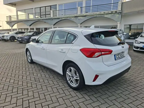 Ford Focus 2019 - 15500 EUR, 119500 km - AUTO.MOTO.pt - 119500km - foto 8 de 30