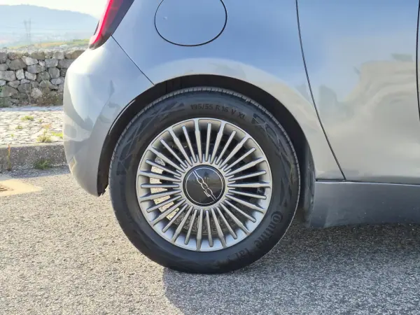 Fiat 500 3 + 1 2021 - 16550 EUR, 57176 km - AUTO.MOTO.pt - 57176km - foto 25 de 30