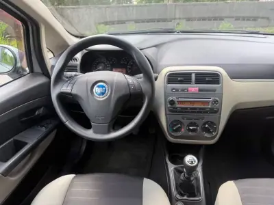 Fiat Grande Punto 2007 - 3990 EUR, 138000 km - AUTO.MOTO.pt - 138000km - foto 18 de 22