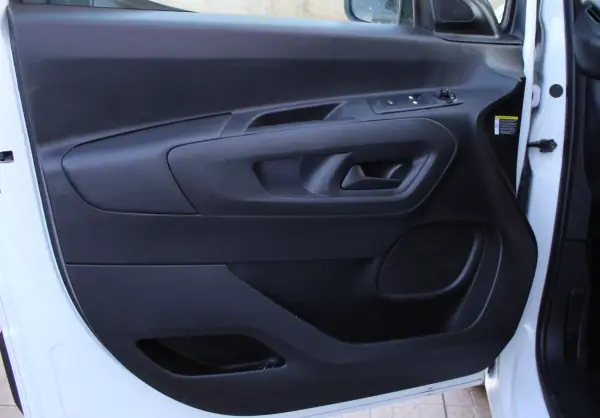 Toyota Proace Verso Electric 2022 - 22750 EUR, 52000 km - AUTO.MOTO.pt - 52000km - foto 10 de 28
