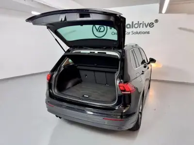 Volkswagen Tiguan 2017 - 17750 EUR, 120000 km - AUTO.MOTO.pt - 120000km - foto 48 de 50
