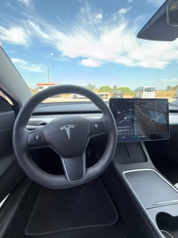 Tesla Model 3 2021 - 27000 EUR, 157593 km - 157593km - foto 9 de 18