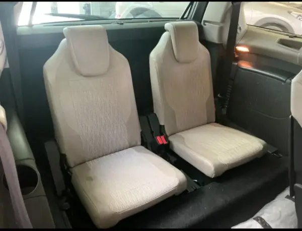Citroën C4 Grand Picasso 2011 - 5900 EUR, 247000 km - AUTO.MOTO.pt - 247000km - foto 3 de 8