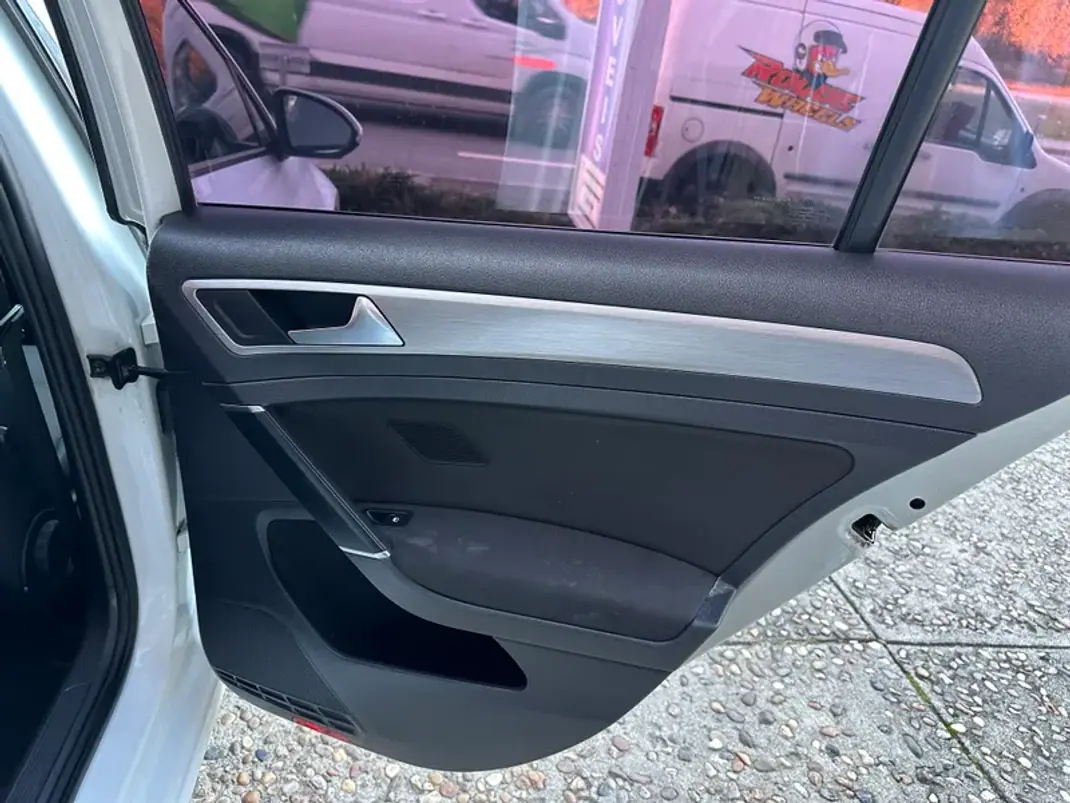Volkswagen Golf Variant 2015 - 14000 EUR, 161500 km - AUTO.MOTO.pt - 161500km - foto 44 de 55