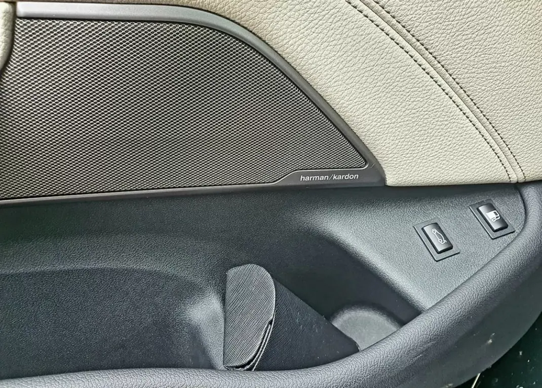 BMW 530e 2019 - 31990 EUR, 7558 km - AUTO.MOTO.pt - 7558km - foto 10 de 27