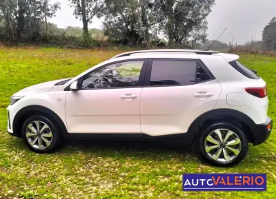 Kia Stonic 2024 - 17950 EUR, 41486 km - 41486km - foto 2 de 25