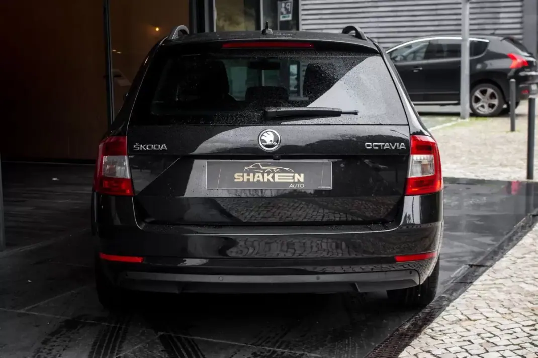 Skoda Octavia Break 2019 - 10990 EUR, 374598 km - AUTO.MOTO.pt - 374598km - foto 8 de 44