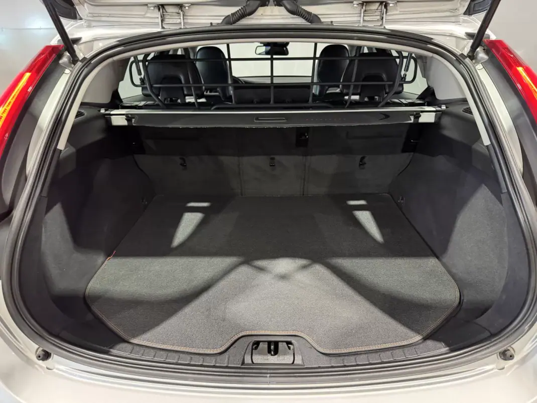 Volvo V60 2016 - 13900 EUR, 265393 km - 265393km - foto 33 de 44