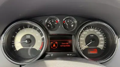 Peugeot RCZ 2015 - 17900 EUR, 144034 km - AUTO.MOTO.pt - 144034km - foto 27 de 64