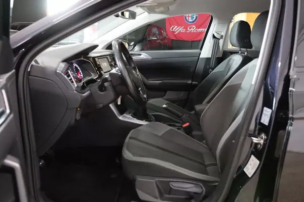 Volkswagen Polo 2018 - 15900 EUR, 130000 km - AUTO.MOTO.pt - 130000km - foto 5 de 20