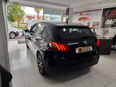 Peugeot 308 2014 - 8980 EUR, 165000 km - AUTO.MOTO.pt - 165000km - foto 9 de 22