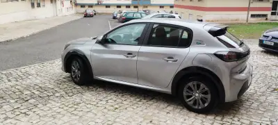 Peugeot e-208 2022 - 18800 EUR, 18060 km - 18060km - foto 8 de 20