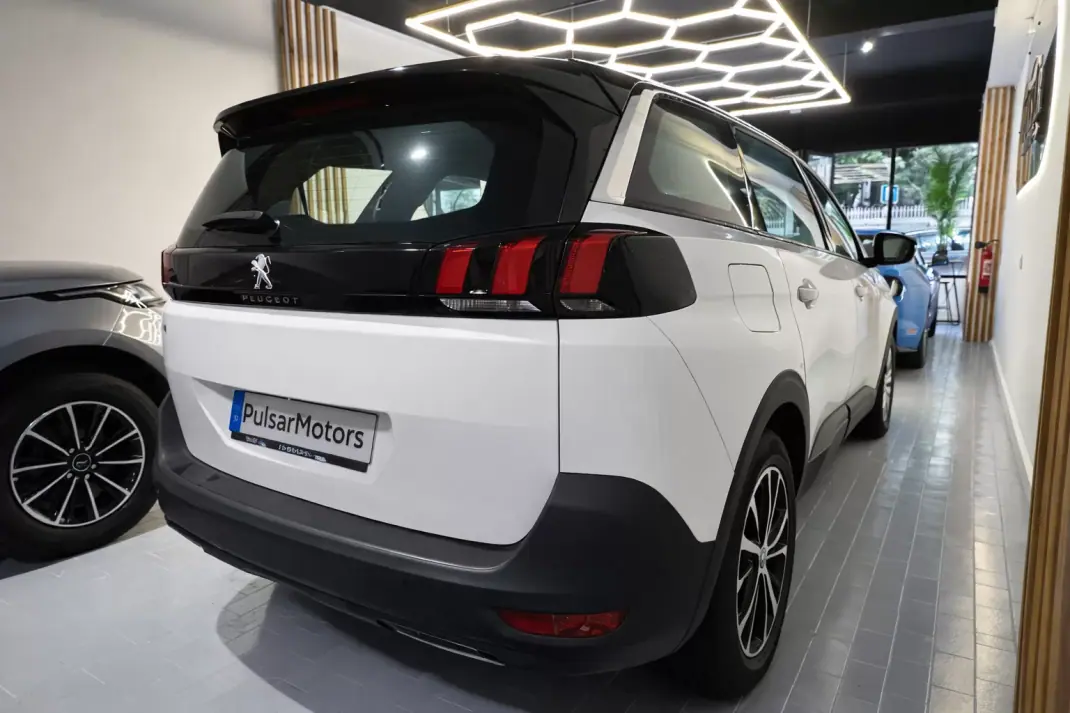 Peugeot 5008 2018 - 13900 EUR, 201002 km - AUTO.MOTO.pt - 201002km - foto 5 de 10