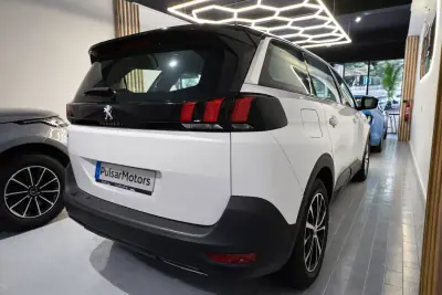 Peugeot 5008 2018 - 13900 EUR, 201002 km - AUTO.MOTO.pt - 201002km - foto 5 de 10