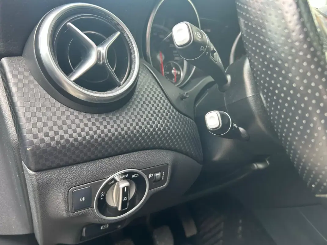 Mercedes-Benz A 180 2016 - 16750 EUR, 201775 km - AUTO.MOTO.pt - 201775km - foto 11 de 23