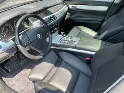 BMW 750 2010 - 33000 EUR, 73000 km - AUTO.MOTO.pt - 73000km - foto 6 de 18