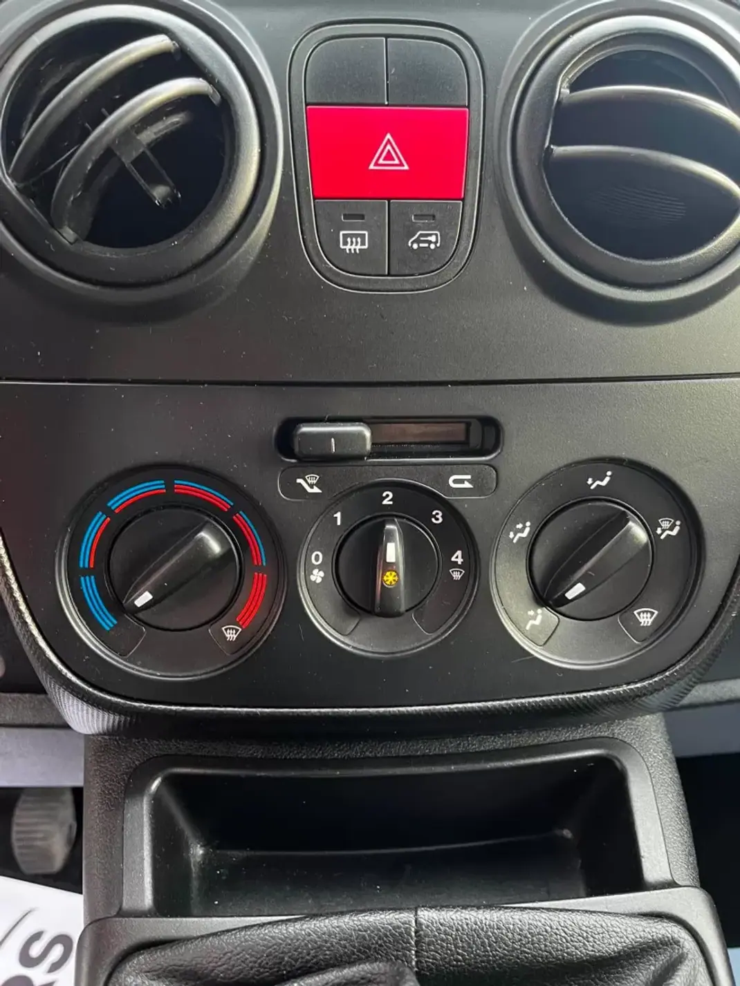Fiat FIORINO 1.3 M-JET C/AC 2019 - 6750 EUR, 208112 km - AUTO.MOTO.pt - 208112km - foto 7 de 15
