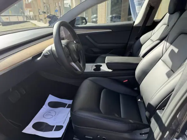 Tesla Model 3 2022 - 29900 EUR, 95000 km - AUTO.MOTO.pt - 95000km - foto 10 de 19