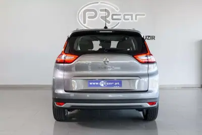 Renault Grand Scénic 2020 - 23900 EUR, 57641 km - AUTO.MOTO.pt - 57641km - foto 18 de 22
