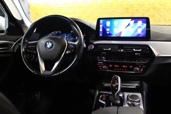 BMW 520 2023 - 27900 EUR, 148000 km - AUTO.MOTO.pt - 148000km - foto 14 de 31
