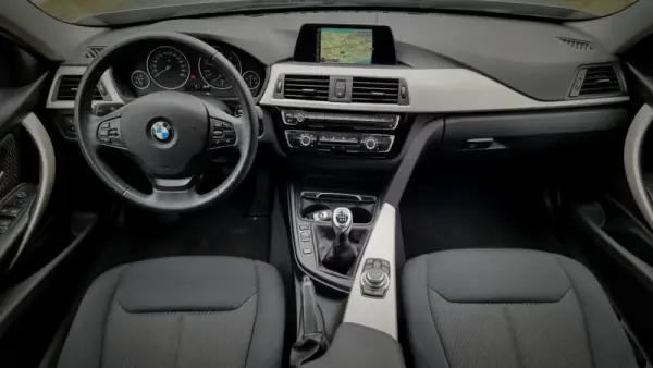 BMW 318 2017 - 22450 EUR, 147000 km - AUTO.MOTO.pt - 147000km - foto 8 de 20