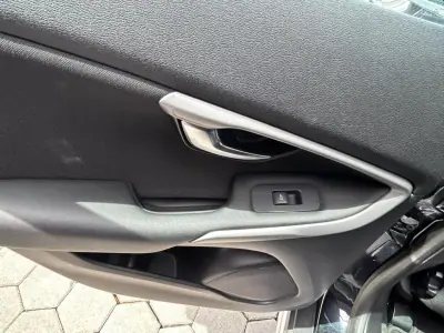 Volvo V40 Cross Country 2014 - 11750 EUR, 189500 km - AUTO.MOTO.pt - 189500km - foto 15 de 20