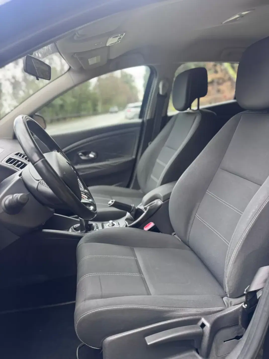 Renault Mégane 2014 - 9500 EUR, 146170 km - AUTO.MOTO.pt - 146170km - foto 8 de 19