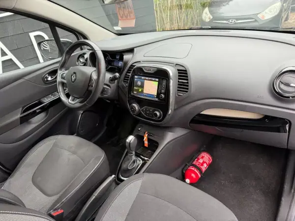 Renault Captur 2016 - 10890 EUR, 122412 km - AUTO.MOTO.pt - 122412km - foto 6 de 11