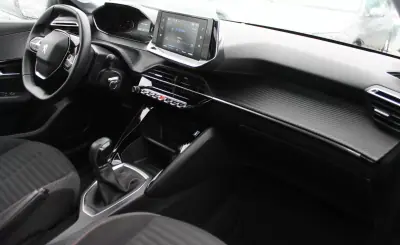 Peugeot 208 2022 - 16750 EUR, 121000 km - AUTO.MOTO.pt - 121000km - foto 8 de 18