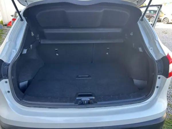 Nissan Qashqai 2017 - 17750 EUR, 67800 km - AUTO.MOTO.pt - 67800km - foto 14 de 17