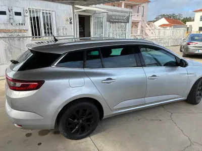 Renault Mégane Sport Tourer 2019 - 9900 EUR, 193000 km - AUTO.MOTO.pt - 193000km - foto 5 de 19