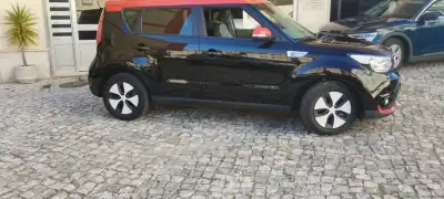 Kia Soul 2017 - 10950 EUR, 75123 km - AUTO.MOTO.pt - 75123km - foto 4 de 18