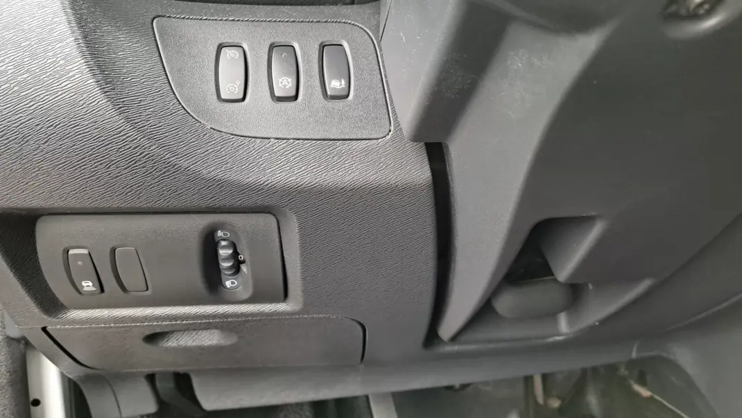 Renault TRAFIC L2H1 125CV 2019 - 19900 EUR, 106110 km - AUTO.MOTO.pt - 106110km - foto 19 de 24